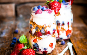 july-4-tooth-healthy-parfait-featured.jpg